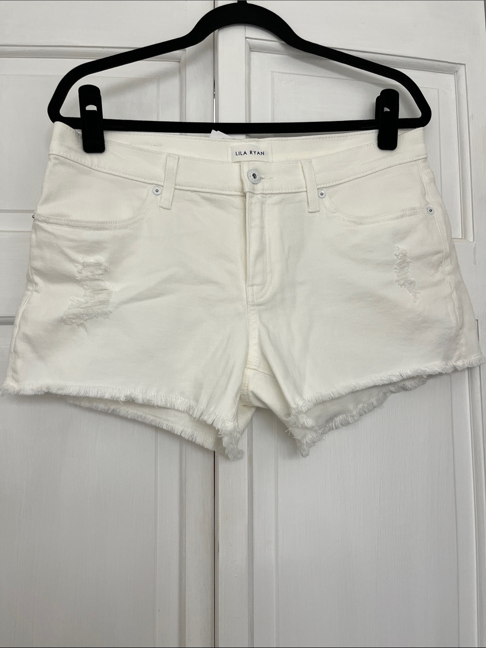 LILA RYAN Off-White Distressed Frayed-Hem Denim Shorts